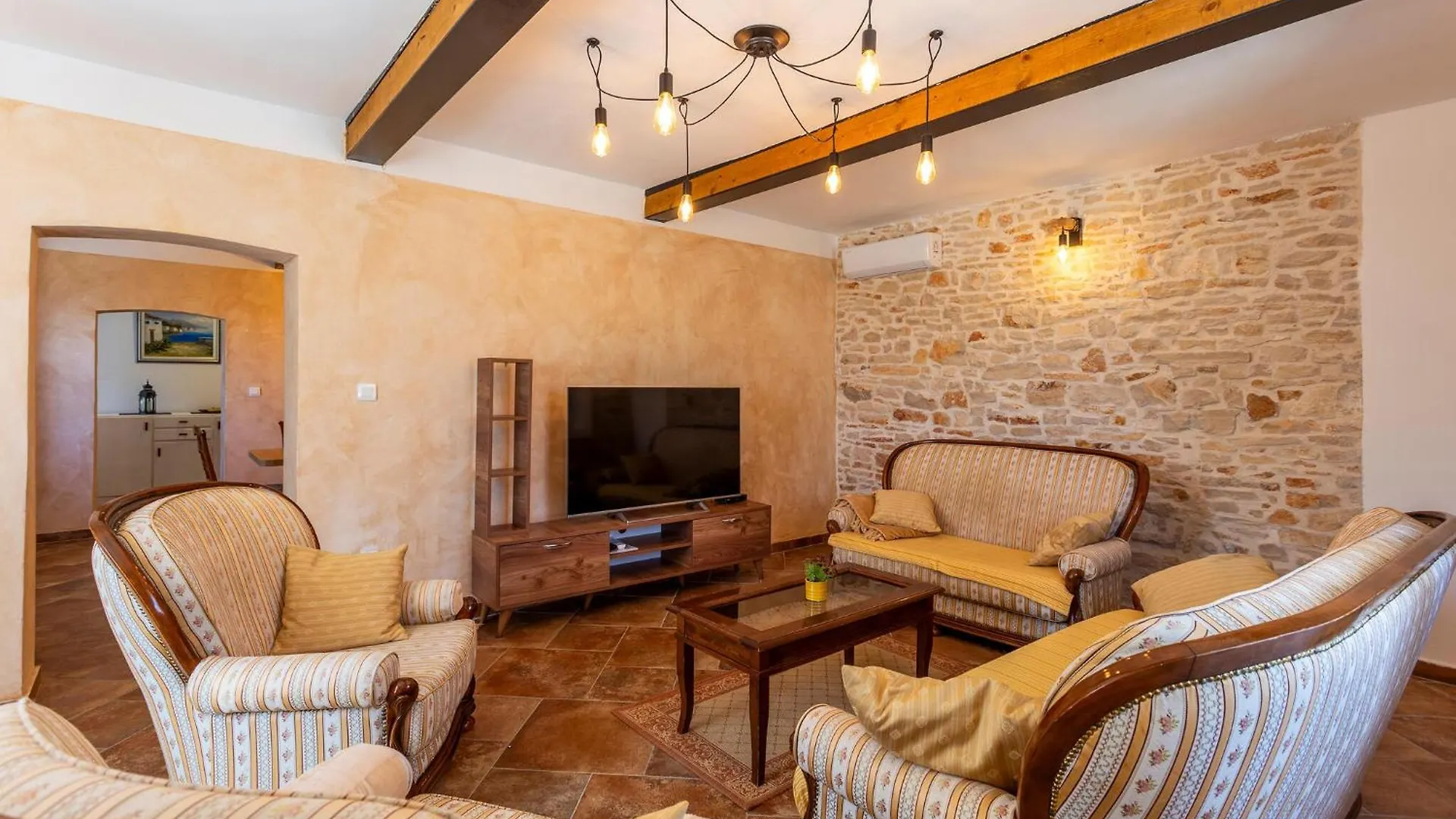 Holiday home Stunning Home In Liznjan With Kitchen
